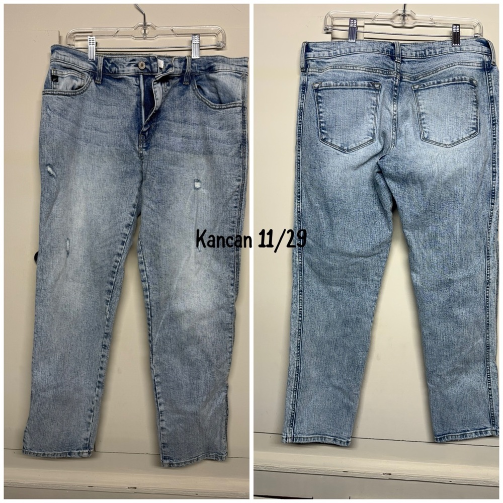 KanCan Women's Relaxed Light Blue Jeans